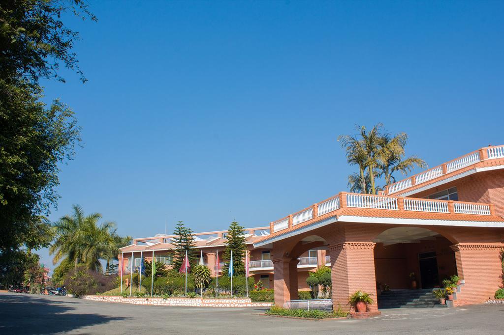 Royal Palm Resort Покхара Экстерьер фото