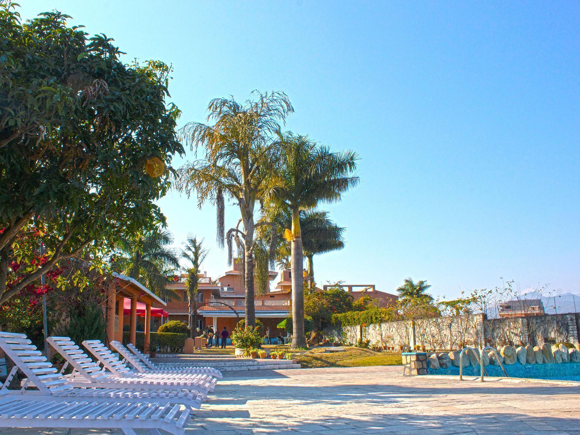 Royal Palm Resort Покхара Экстерьер фото