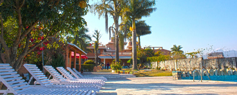 Royal Palm Resort Покхара Экстерьер фото